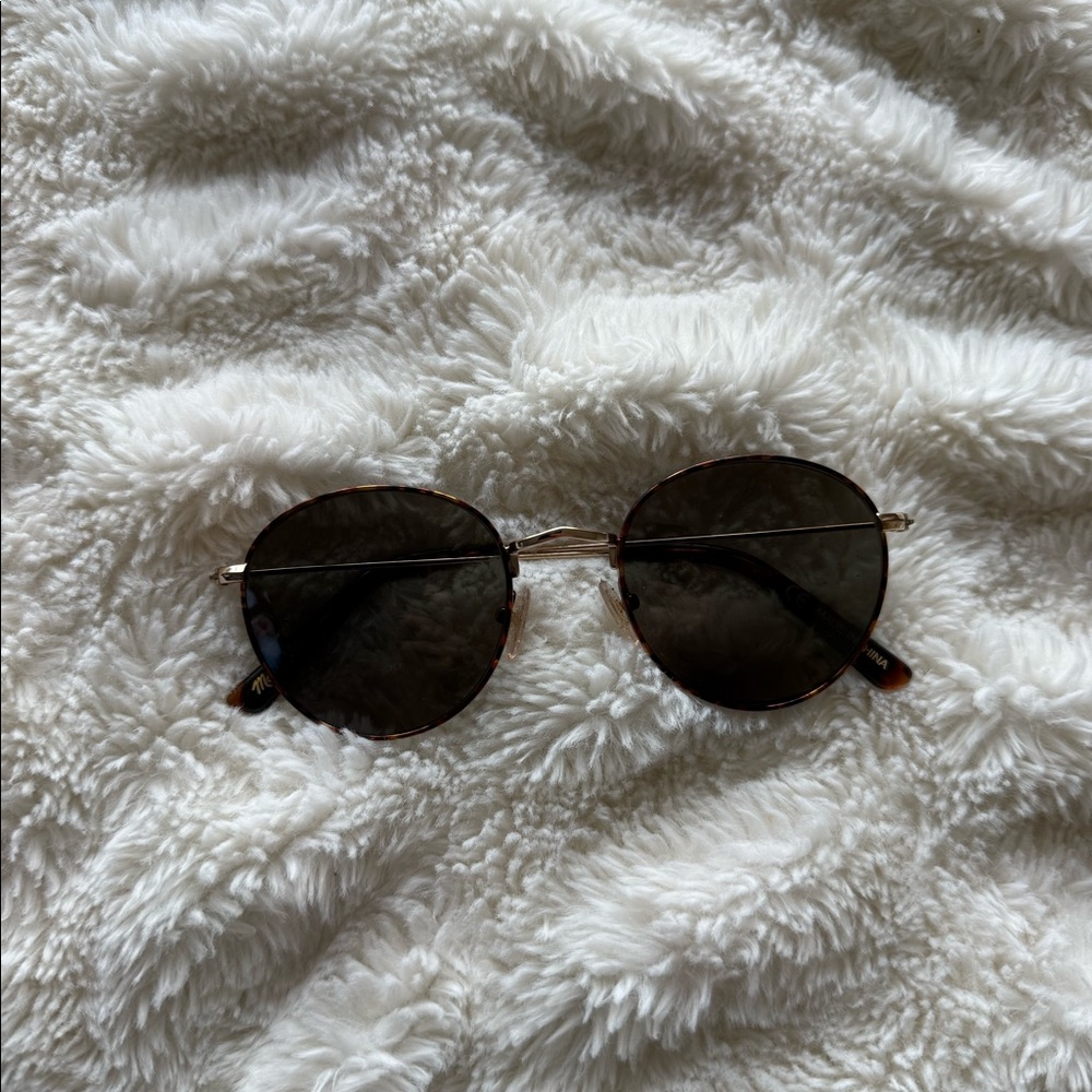 Madewell tortoiseshell round sunglasses